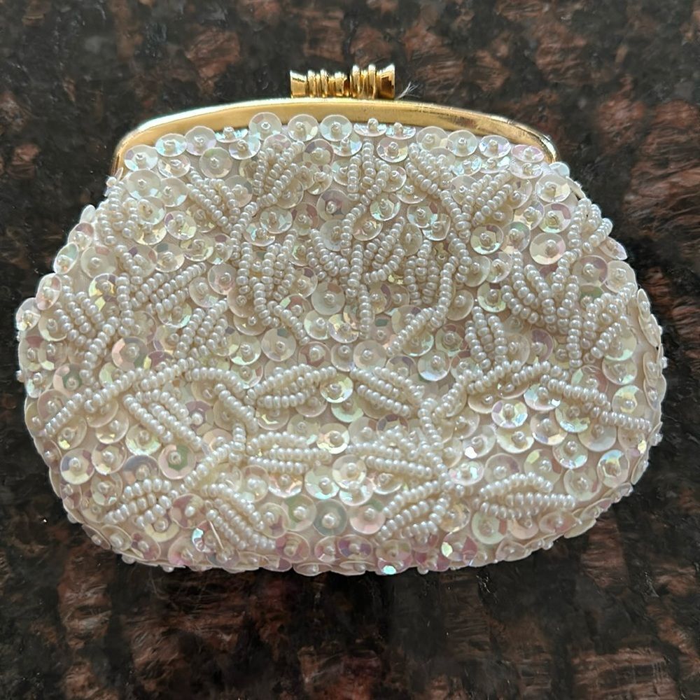 Vintage Beaded Sequined KISS Lock Coin Purse, Made in British Hong Kong